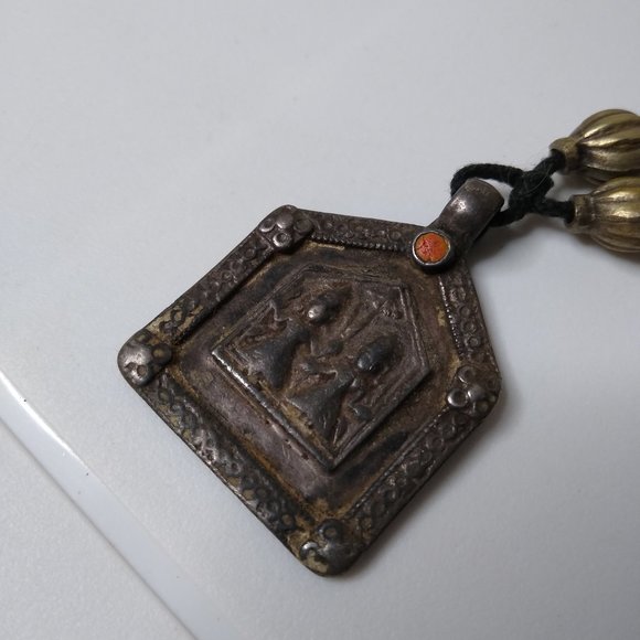 Vintage Metal Pendant String Necklace - Picture 9 of 16